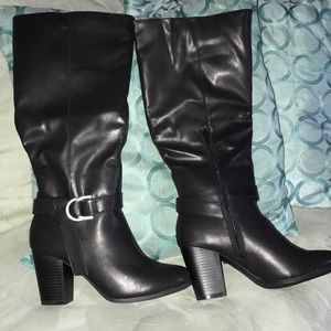 Black heeled boots